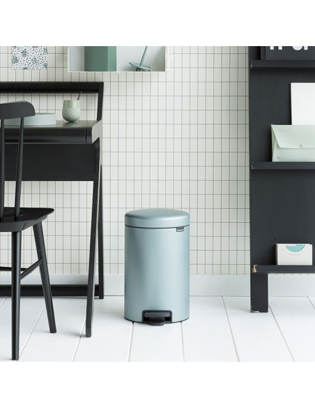 BRABANTIA 113765 Pedal Bin Newicon, 12 litara, kanta za otpad, metallic mint