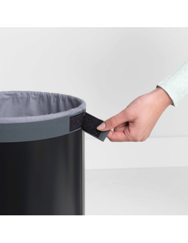 BRABANTIA 120022 kanta za spremanje prljavog rublja 60 litara, mat crna/poklopac od pluta (hrasta).