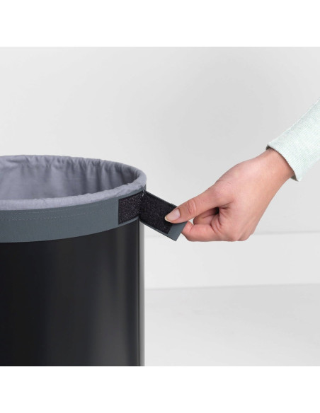 BRABANTIA 120022 kanta za spremanje prljavog rublja 60 litara, mat crna/poklopac od pluta (hrasta).