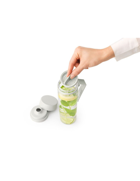 BRABANTIA 202421  boca za vodu,sok sa filterom, svijetlo siva, 0.5 litara BRABANTIA 202421  boca za vodu,sok sa filterom, svijetlo siva, 0.5 litara